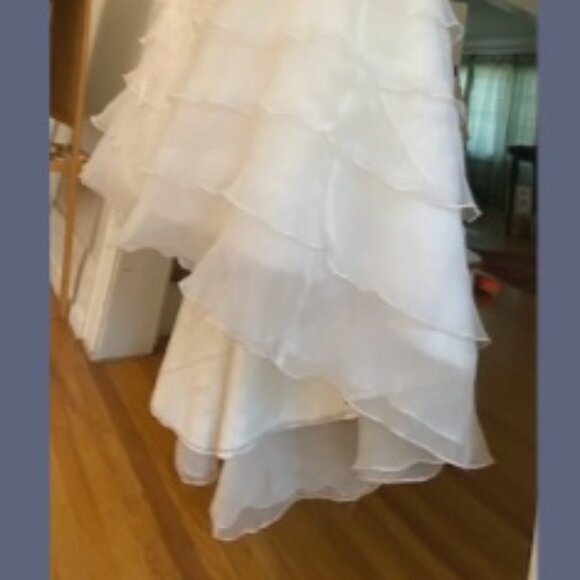 Cloud-like wedding dress - Picture 6 of 11